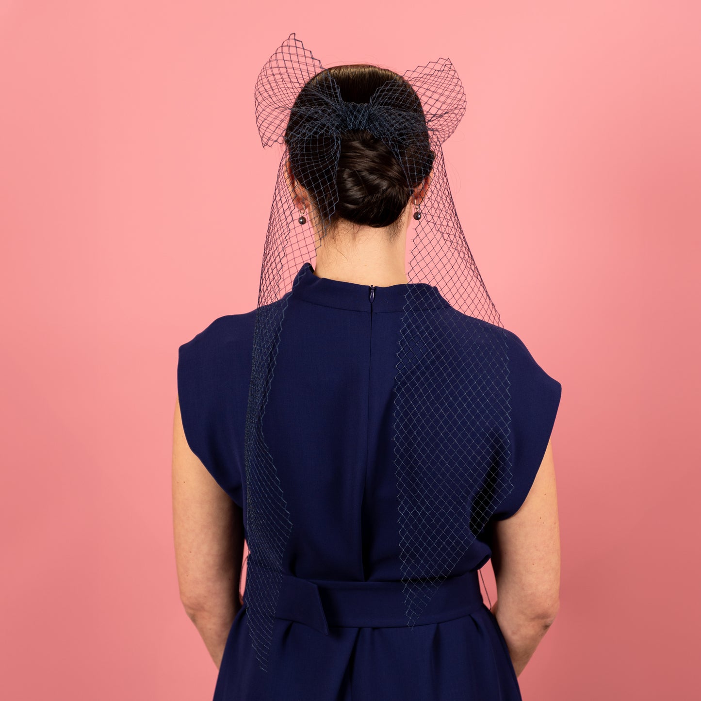 Kat Vintage Veiling bow on a comb in Navy