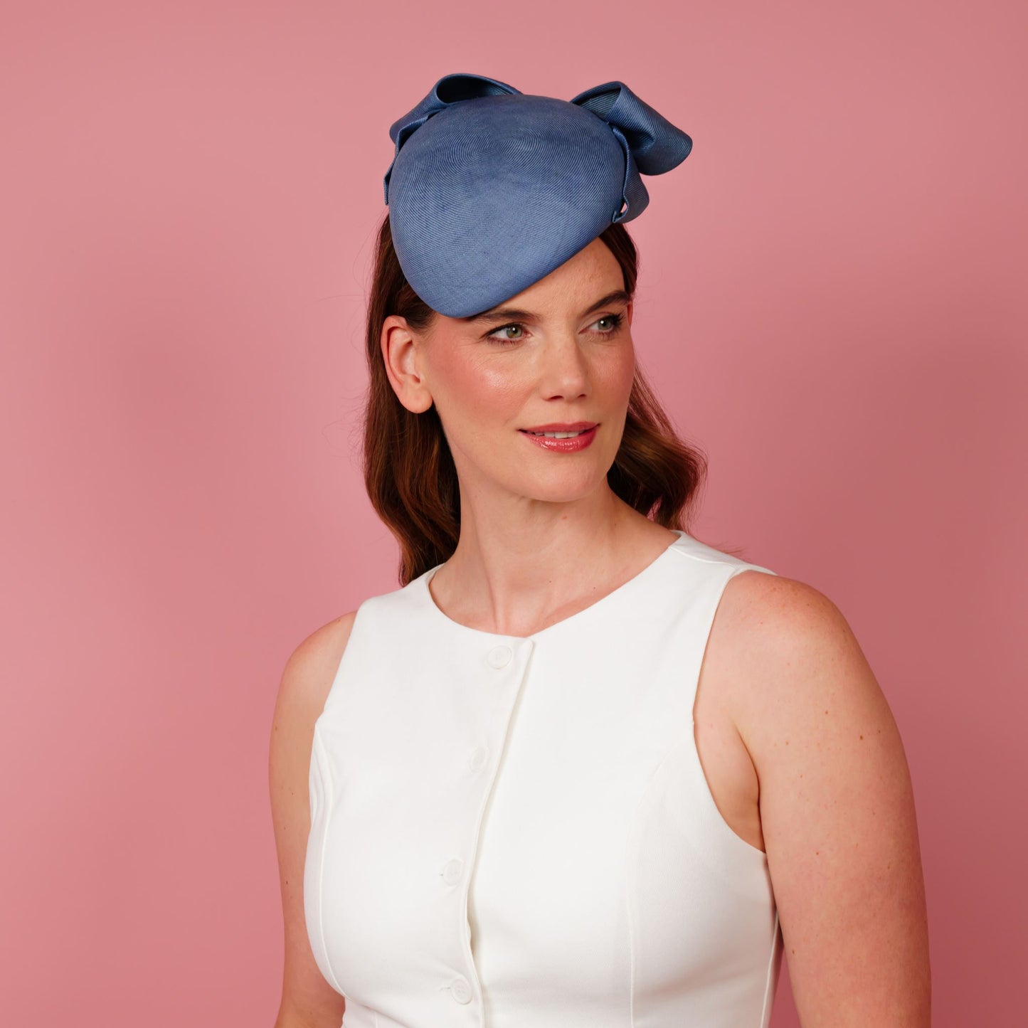 May Beret with bow in denim blue straw