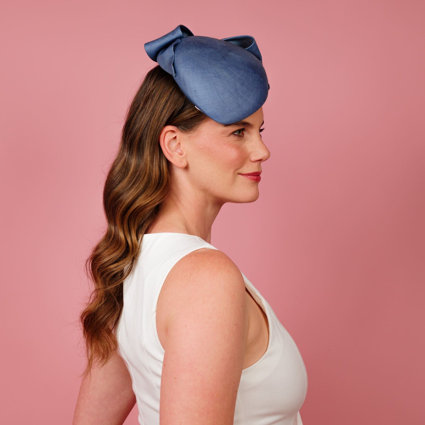 May Beret with bow in denim blue straw