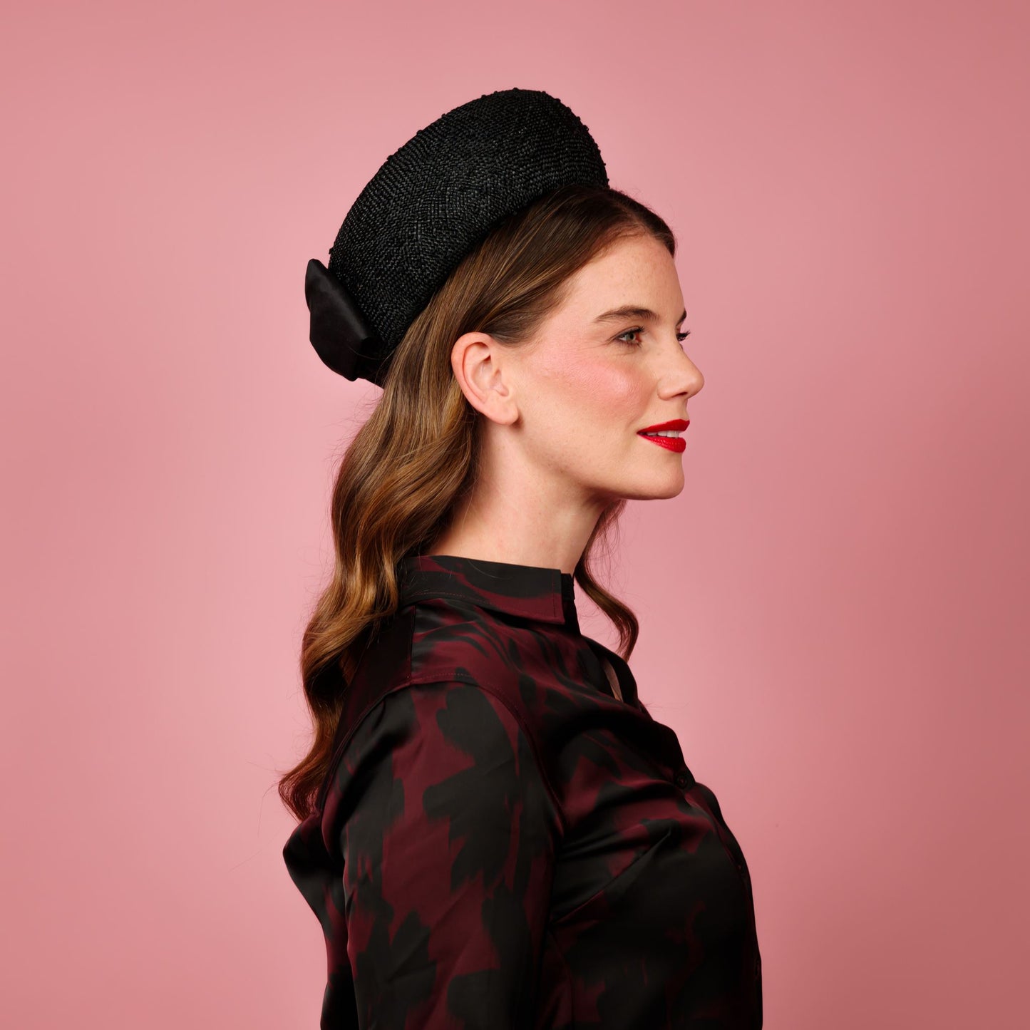 Taylor Pillbox in knotted straw with silk bow in black